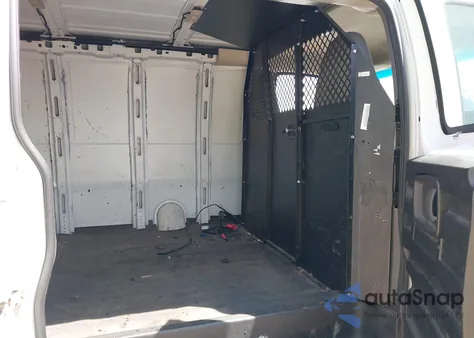 2015 Chevrolet Express 2500 Work Van z USA, uszkodzony, nr VIN 1GCWGFCF5F1217166